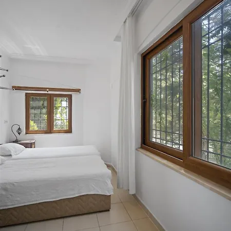 Sea View Secluded House W Lush Garden In Lejlighed *